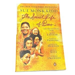 The Secret Life of Bees by Sue Monk Kidd New York Times Bestseller
